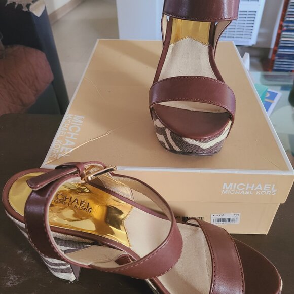 Michael Kors- IVANA SANDALS - Picture 2 of 4